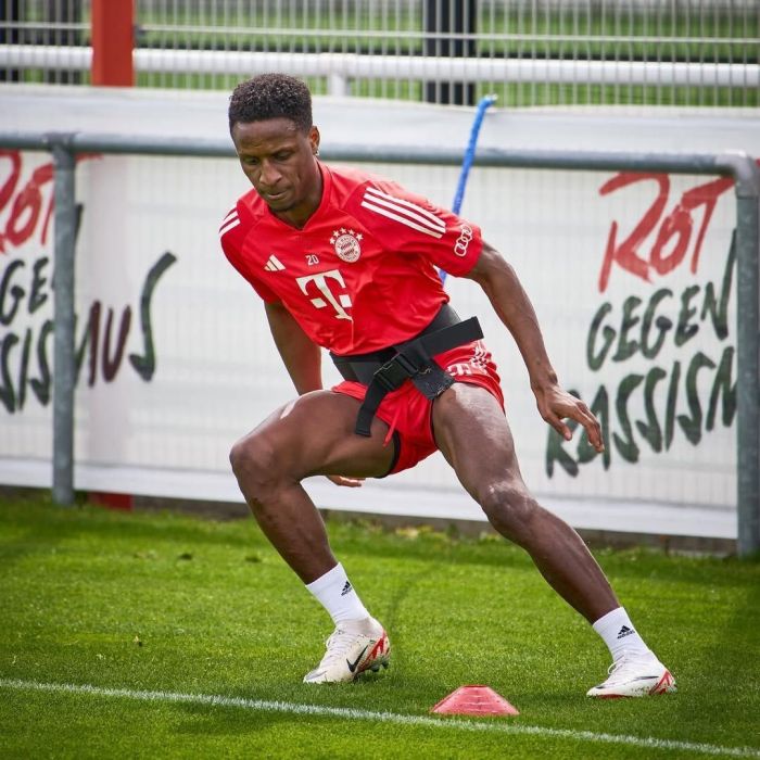 Bouna Sarr ficou quatro temporadas no Bayern