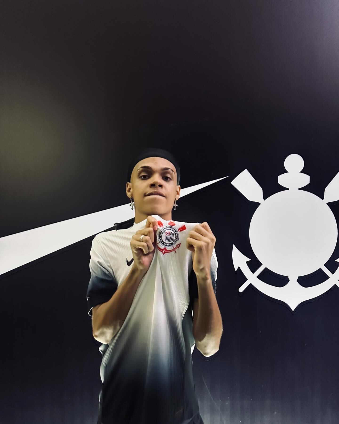 Corinthians surpreende e anuncia contratação de MC