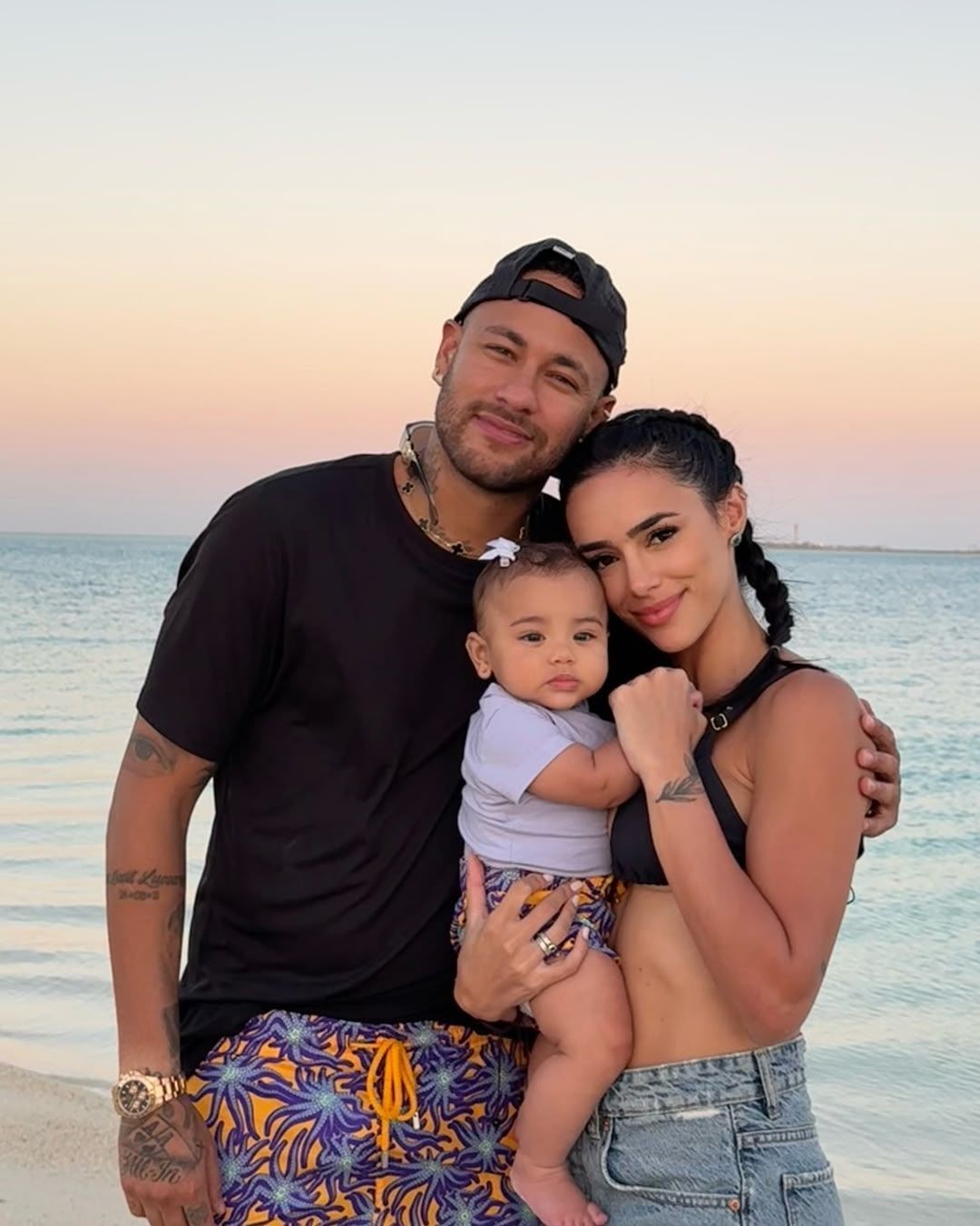 Namorada de Neymar, Bruna Biancardi surpreende com mala de comidas brasileiras