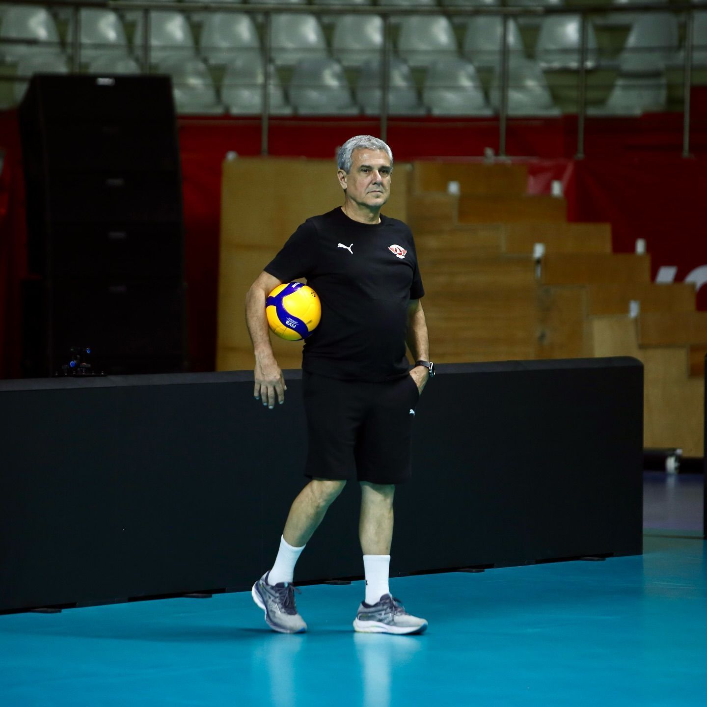 Vôlei: após problemas com elenco, Zé Roberto surpreende e pede demissão
