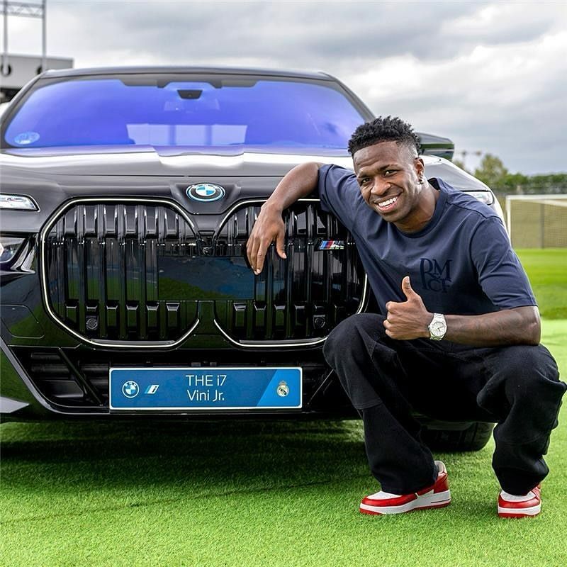 Brasileiros do Real Madrid ganham carros de luxo avaliados em mais de R$ 1 milhão