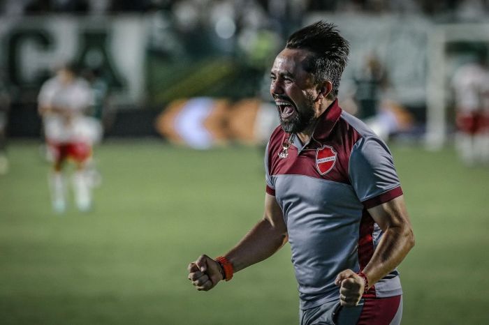 Luizinho Lopes, técnico do Vila Nova
