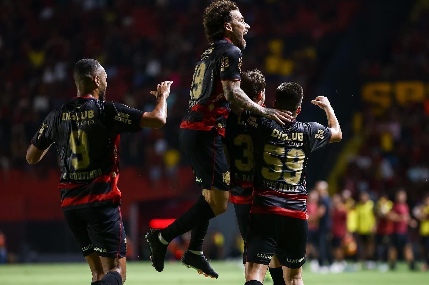 Sport derrota Botafogo-SP e iguala pontuacão do líder Santos na Série B