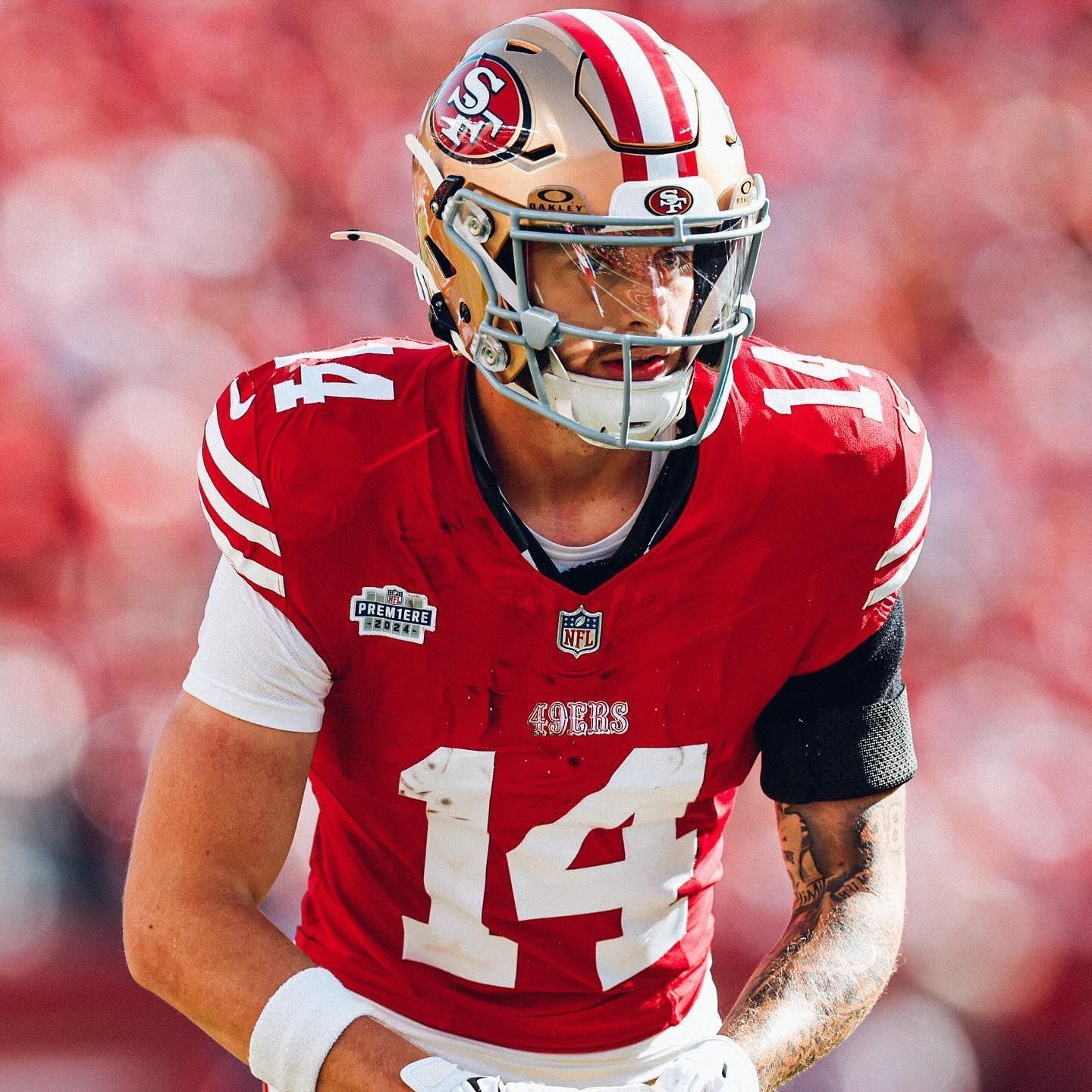 Jogador de futebol americano estreia na NFL 50 dias após ser baleado