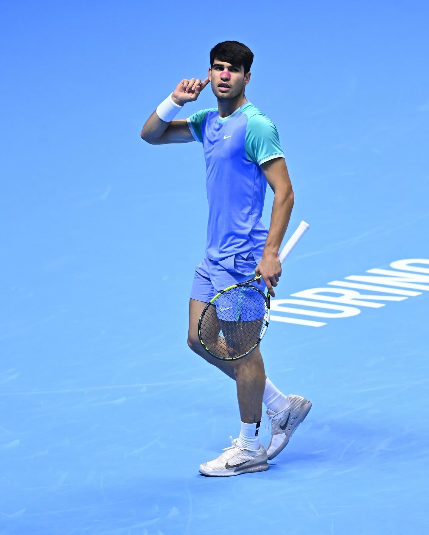 Tênis: Alcaraz vence primeira no ATP Finals e mantém vivo sonho de título