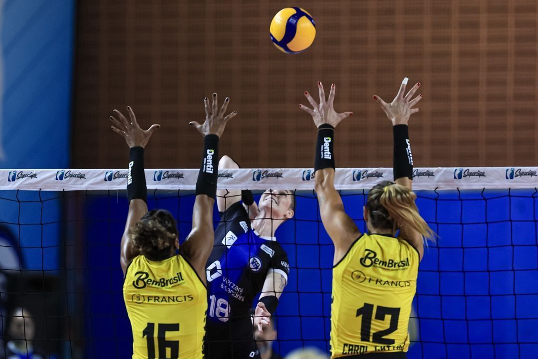 Com último set arrasador, Praia Clube vence Pinheiros e segue líder da Superliga Feminina