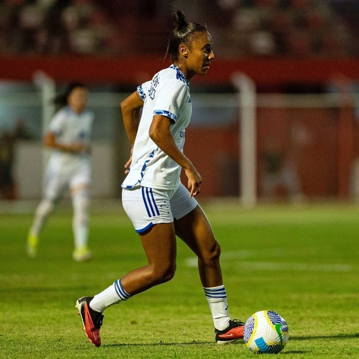 Isa Fernandes em ação pelo Cruzeiro Isa Fernandes em ação pelo Cruzeiro