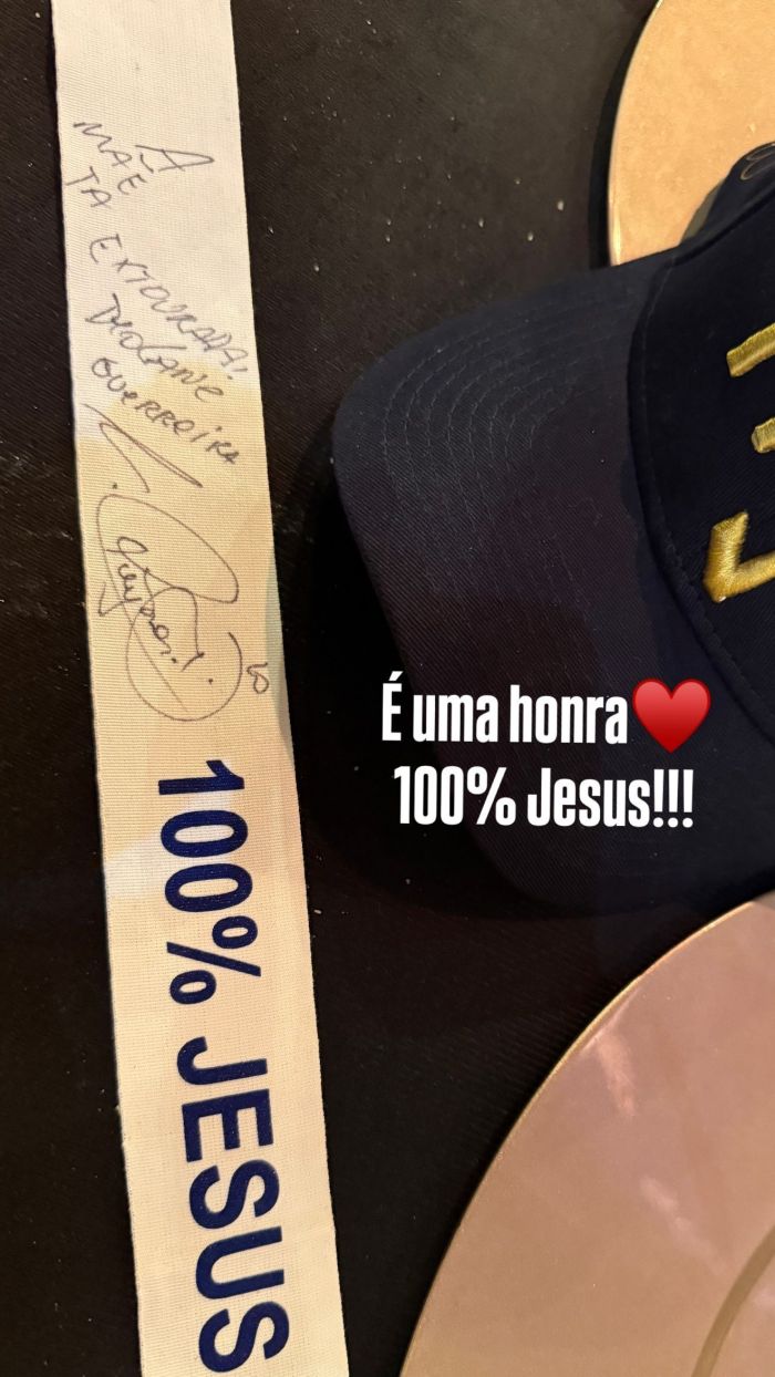 Faixa utilizada por Neymar na Olimpíada do Rio 2016 é arrematada por Deolane Bezerra Faixa utilizada por Neymar na Olimpíada do Rio 2016 é arrematada por Deolane Bezerra