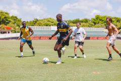 Paul Pogba com a camisa do Boca Juniors-ARG durante atividade nos Estados Unidos