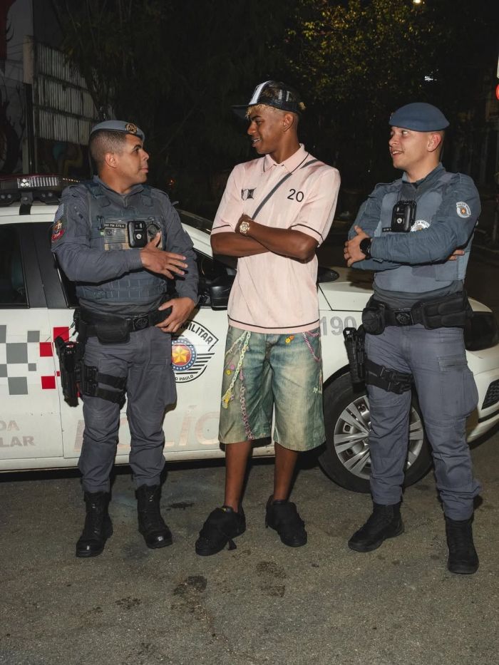 Yamal posou ao lado de policiais militares em sua passagem pelo Brasil Yamal posou ao lado de policiais militares em sua passagem pelo Brasil