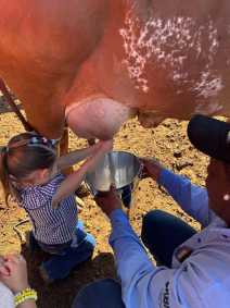 Filhas de Virginia e Zé Felipe estão na fazenda de Leonardo