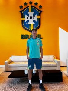 Dudu Wozniak, zagueiro de 16 anos, é frequentemente convocado para a Seleção sub-17