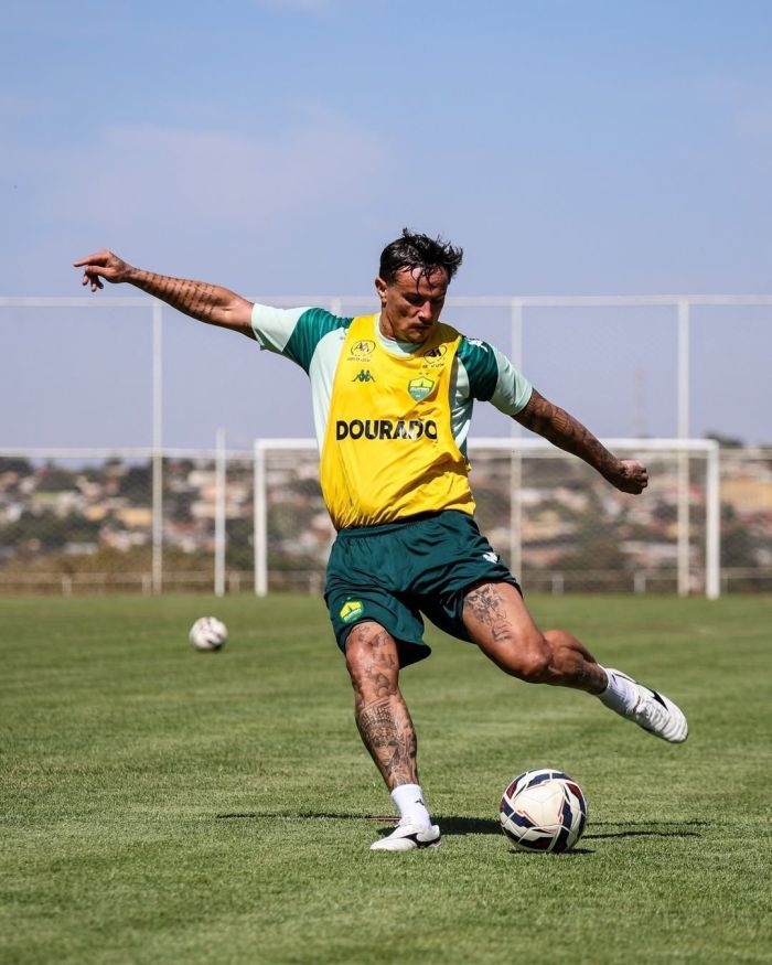 Edu treinando pelo Cuiabá