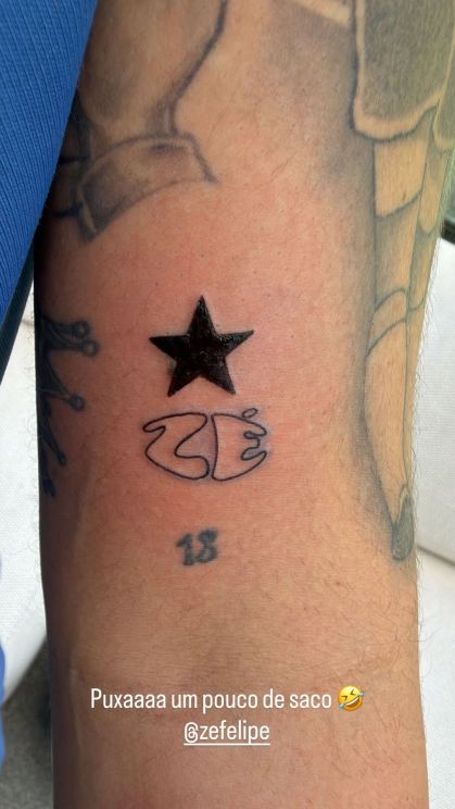 Amigo homenageia Zé Felipe com tatuagem