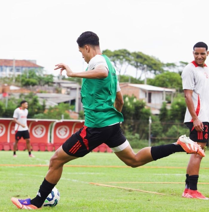 João Bezerra em treino nesta pré-temporada do Inter