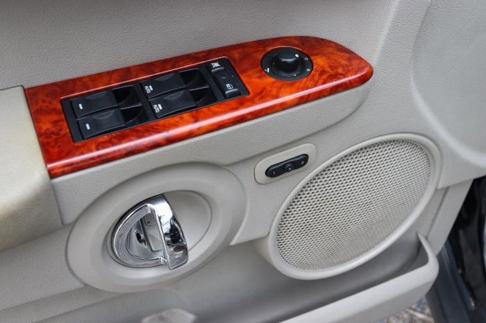 Jeep Commander V8