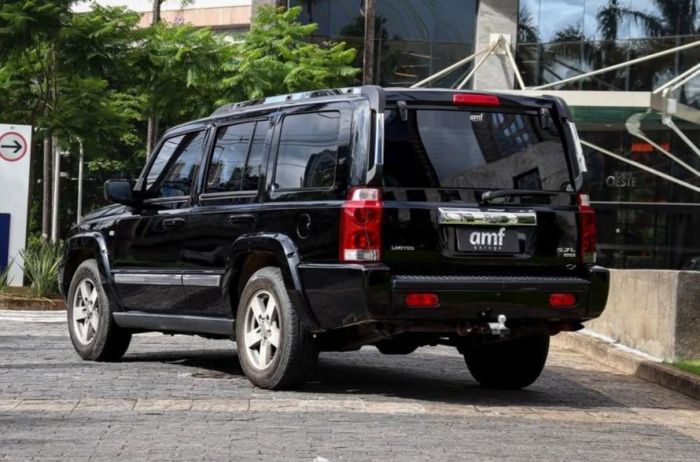 Jeep Commander V8