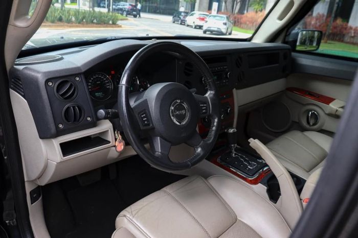 Jeep Commander V8