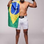 Lutador mineiro invicto há quatro anos fará estreia no UFC neste sábado (28)