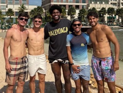 Jogadores do Corinthians de folga no São Paulo Surf Club, em 7 de março de 2026
