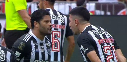 Atlético: Hulk e Battaglia têm forte discussão durante decisão no Maracanã