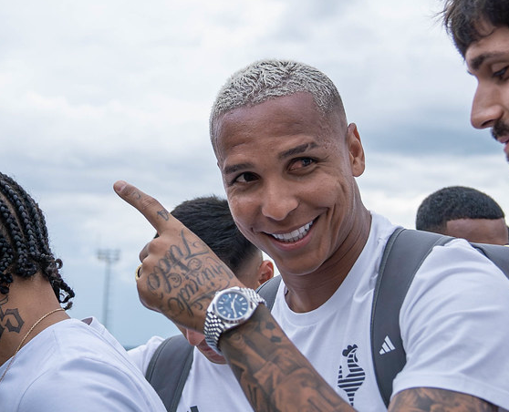 Atlético: Deyverson mostra tatuagem de taça da Libertadores e provoca torcida do Flamengo