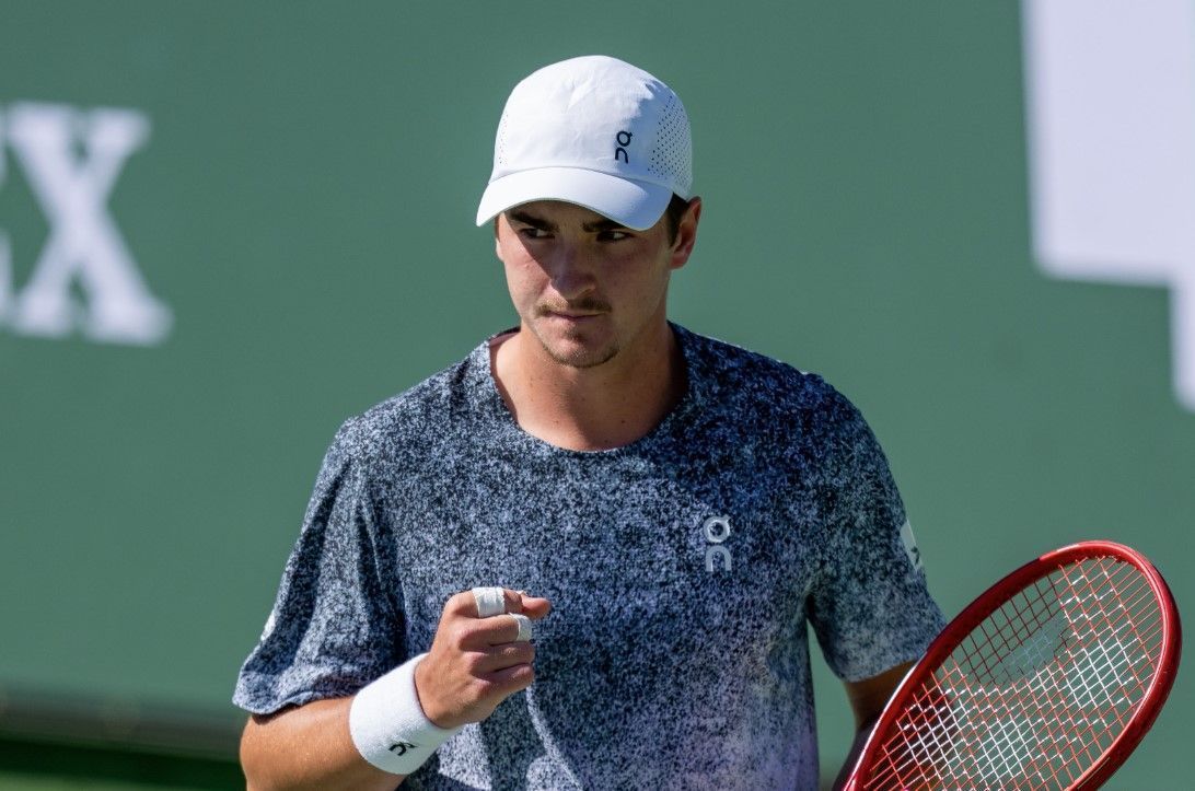 João Fonseca salva match points, vira sobre Khachanov e avança em Indian Wells