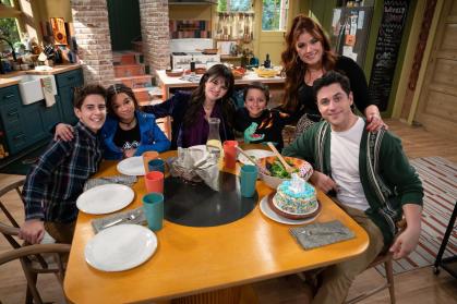 reboot feiticeiros de waverly place selena gomez