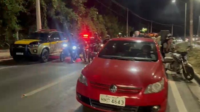 Trânsito no local chegou a ficar interditado devido à manifestação. Trânsito no local chegou a ficar interditado devido à manifestação.
