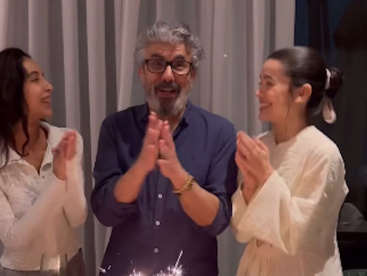 Manu Gavassi emociona o pai com declaração de aniversário: 'Ser sua filha é uma grande honra'