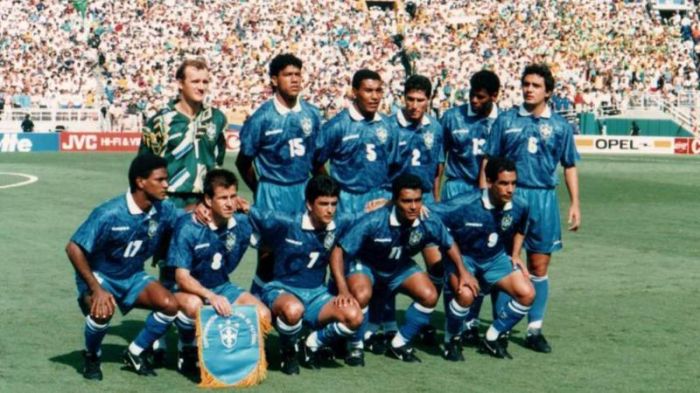 Brasil para a semi contra a Suécia, com: Taffarel, Márcio Santos, Mauro Silva, Aldair, Branco, Mazinho, Dunga, Bebeto, Romário e Zinho