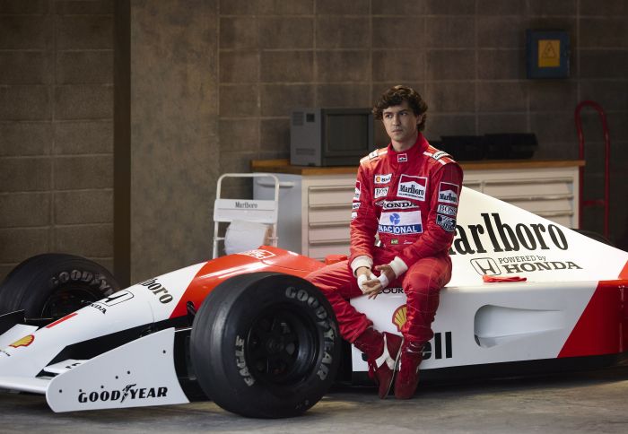 Gabriel Leone como Ayrton Senna em 'Senna'