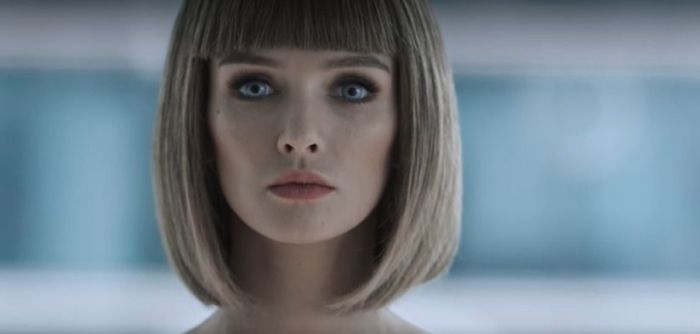 Série Better than Us, da Netflix; um robô avançado chamado Arisa é importado da China para a Rússia discretamente.