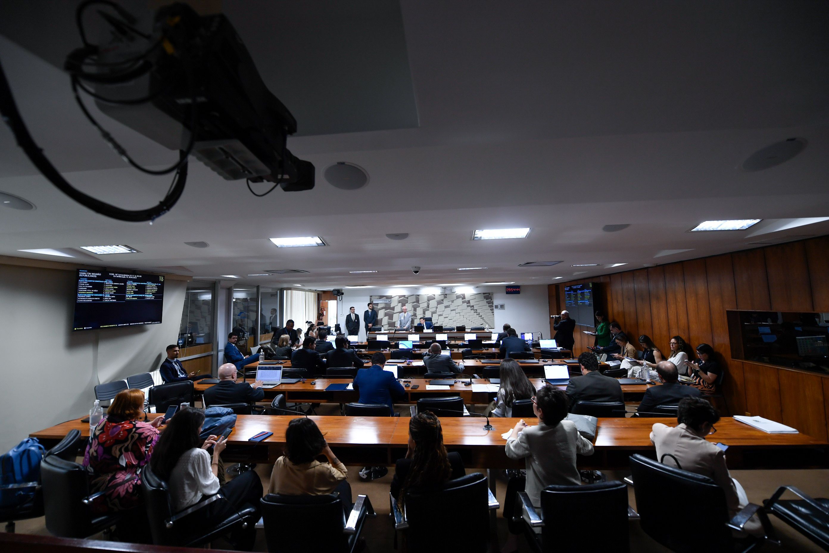 Projeto que amplia segurança de crianças e adolescentes na internet avança no Congresso