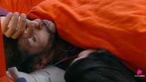 Casais se beijam em A Fazenda 17