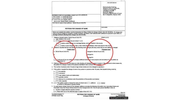 O documento entregue pelo advogado de Shiloh pedindo a mudança do nome da filha de Brad Pitt e Angelina Jolie. O documento entregue pelo advogado de Shiloh pedindo a mudança do nome da filha de Brad Pitt e Angelina Jolie.