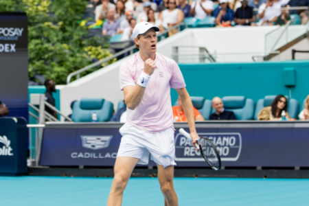 Sinner confirma favoritismo, bate tcheco considerado 'sensação' e conquista o Miami Open