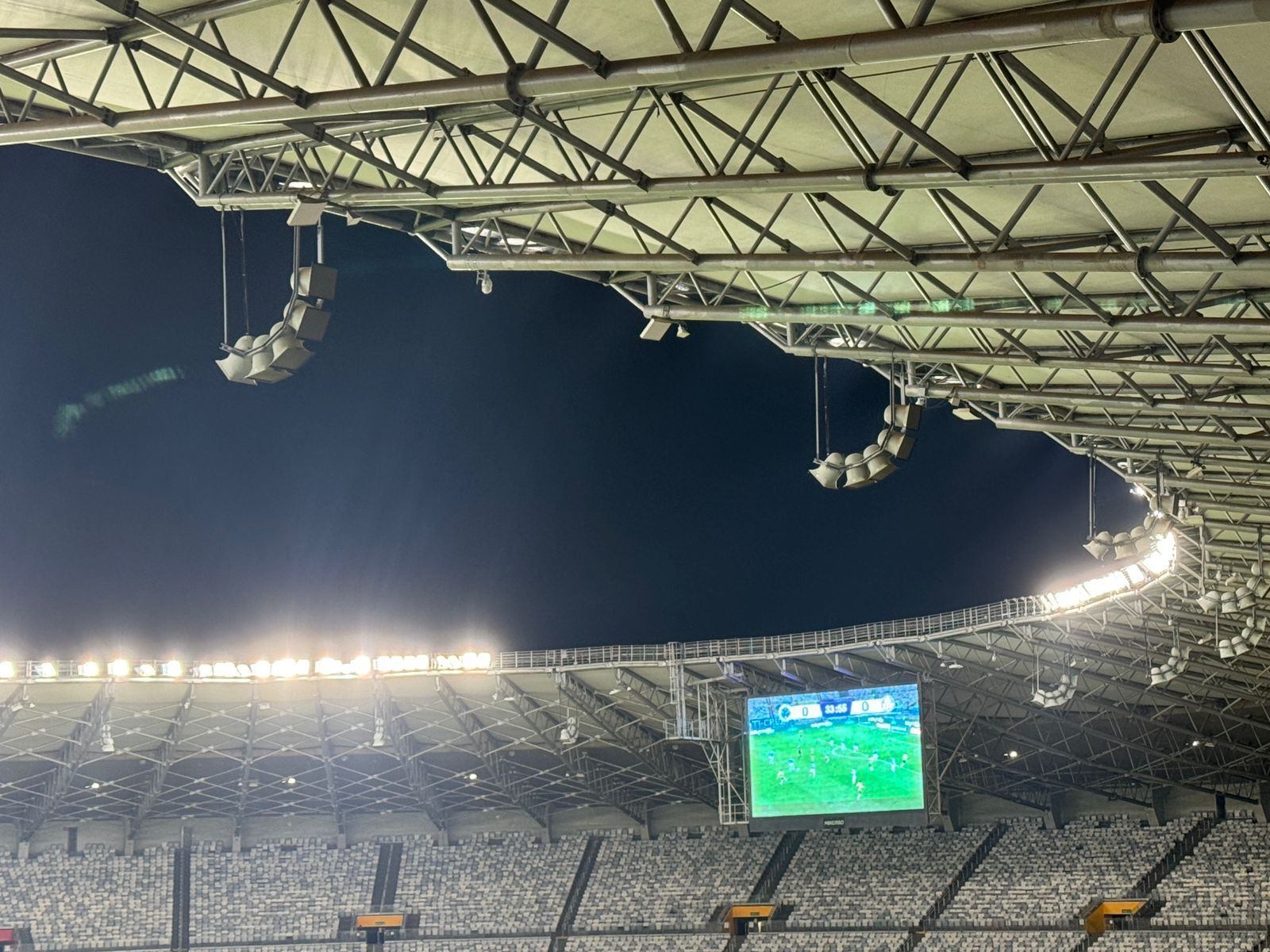 Em jogo sem público, Cruzeiro usa sistema de som para simular torcida contra o Palmeiras