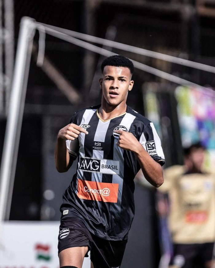 Arthur Maron em atividade pelo Athletic Arthur Maron em atividade pelo Athletic