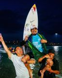 Ítalo Ferreira conquistou o título da etapa de Abu Dabi da Liga Mundial de Surfe (WSL) ao derrotar o indonésio Rio Waida na grande final