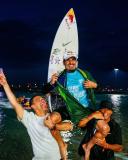 Ítalo Ferreira conquistou o título da etapa de Abu Dabi da Liga Mundial de Surfe (WSL) ao derrotar o indonésio Rio Waida na grande final