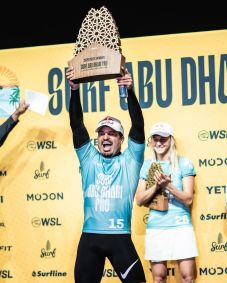 Ítalo Ferreira conquistou o título da etapa de Abu Dabi da Liga Mundial de Surfe (WSL) ao derrotar o indonésio Rio Waida na grande final