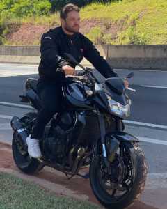 Motociclista multado por tirar foto no semá