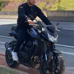 Motociclista é multado por tirar foto de paisagem enquanto esperava sinal abrir no ES