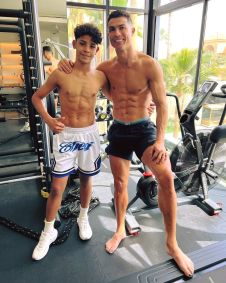 Filho de Cristiano Ronaldo impressiona com forma física