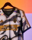 Camisa exclusiva da MLS, desenhada por Pablo Vittar