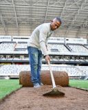 Imagens da troca do gramado na Arena MRV