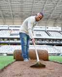 Imagens da troca do gramado na Arena MRV