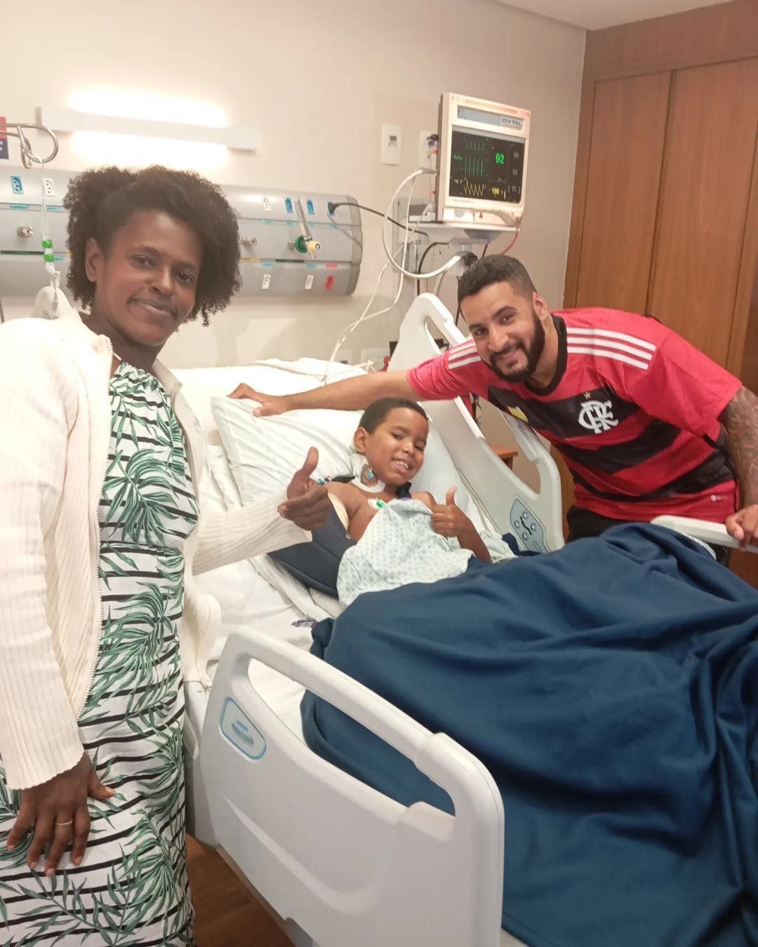 Criança que teve braço amputado em acidente tem membro reimplantado graças a mototaxista; entenda
