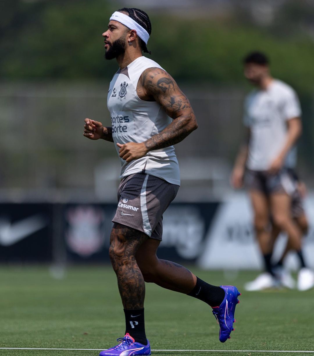 Como o Corinthians deve se precaver de lesões de Memphis Depay